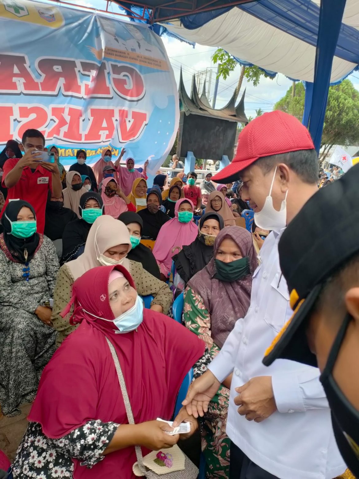 Festival Vaksin PMI Sumatera Barat di Nagari Sinuruik.