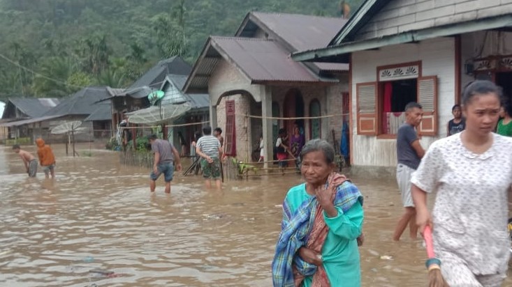 Relawan PMI Bersiaga, Banjir Kembali Terjang Nagari Sinuruik Talamau