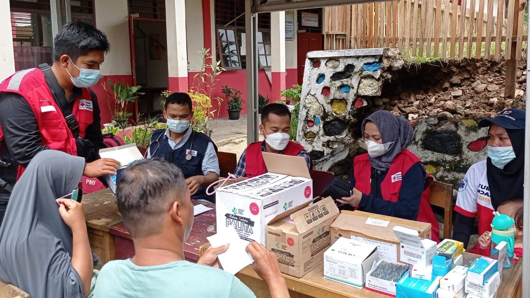 Tim Gabungan PMI Sumbar Gelar Cek Kesehatan Gratis bagi Warga Terdampak Bencana