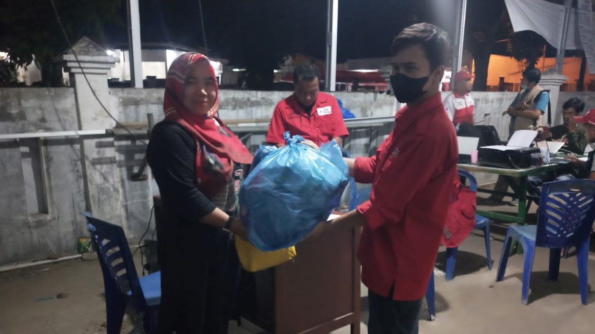 Warga Pasbar Antusias Sumbangkan Pakaian Layak bagi Korban Gempa