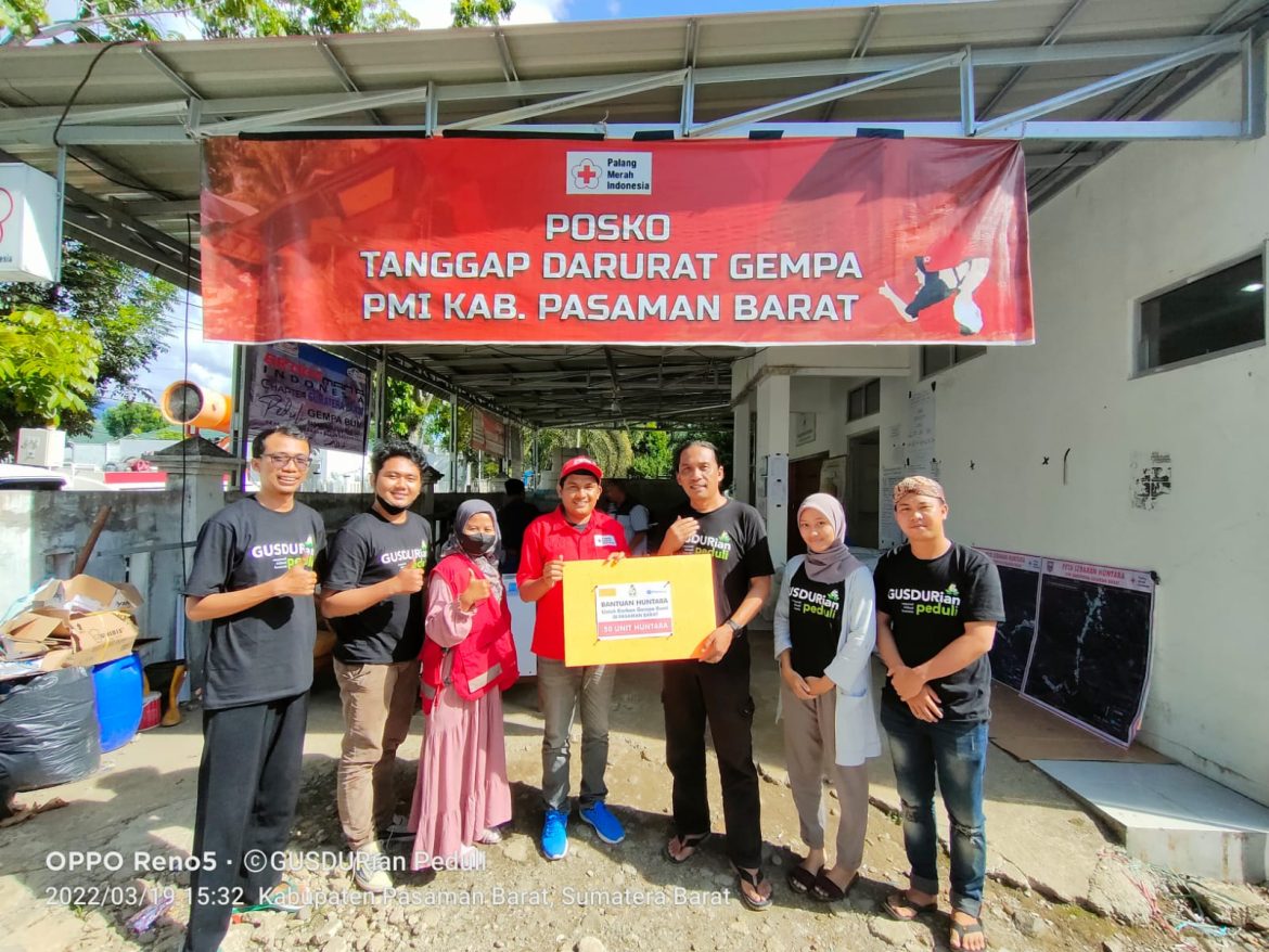 GUSDURian Peduli dan Partner Bantu Korban Gempa Pasbar 50 Unit HUNTARA