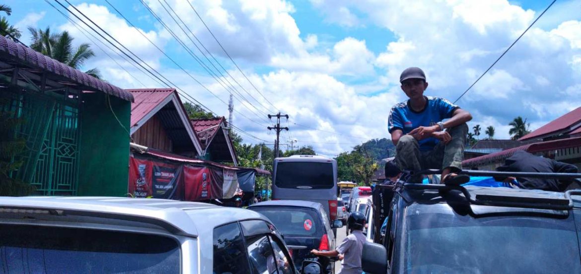 Lalulintas Macet, Operasi Kemanusiaan Terganggu di Pasbar