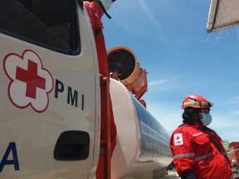 Hari Ini, TDB PMI Pasbar Laksanakan Penyemprotan Desinfektan di Lingkungan Pengungsian