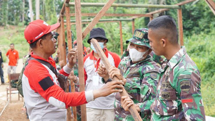 Dibantu Personel TNI/Polri, PMI Pasaman Barat Mulai Bangun Hunian Sementara