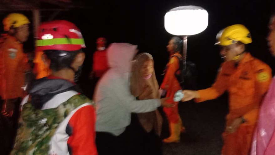 RFL SAYA SELAMAT: Keluarga Yelda, Warga Kapar Terjebak Longsor Rimbo Kejahatan Berhasil Dievakuasi