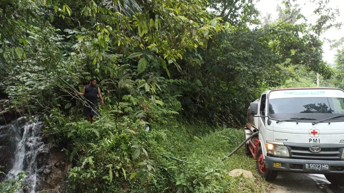 Penuhi Komitmen, Giat Wash PMI Pasbar Berlanjut Pasca Gempa 6,2 SR
