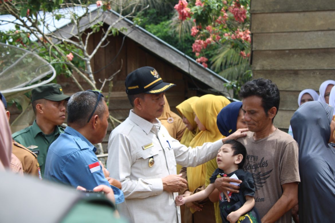 Wabup Risnawanto Kunjungi Anak Penderita Stunting di Jorong Terpencil